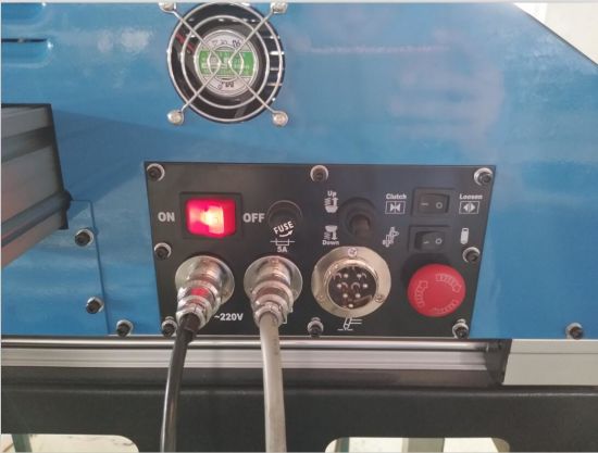 prenosni CNC plazemski rezalni stroj za ogljikovo jeklo / divje jeklo / železna plošča