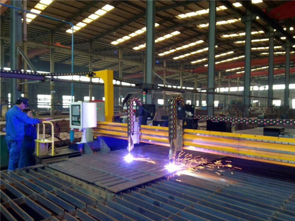CE odobreni CNC plazma rezalni stroj cena / plazma rezanje stroj za kovine 1-30mm debeline / CNC pločevine plazma stroj